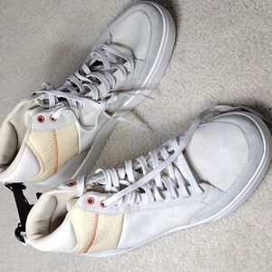 No Boundaries men's off white suede high top sneakers. NWT. Size 10
